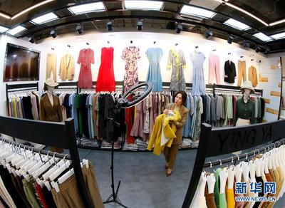 山東即墨:“云直播”助力服裝商戶拓市場(chǎng)(圖)