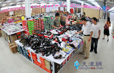 天環(huán)外貿(mào)服裝批發(fā)市場(chǎng)17日開(kāi)業(yè)-服裝行業(yè)動(dòng)態(tài)新聞-中國(guó)服裝人才網(wǎng)