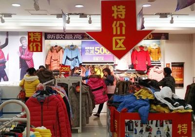 今冬紡織市場遇冷:服裝批發(fā)商仨月關停兩店!貿(mào)易商不敢囤面料…