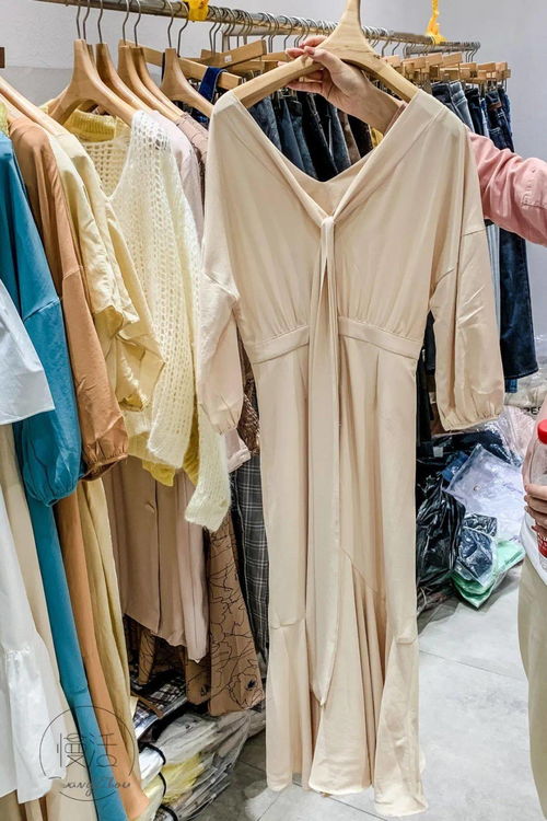 廣州服裝批發(fā)市場(chǎng)又清倉,100元拿下3件,最遲9號(hào)結(jié)束,撿寶要快點(diǎn)